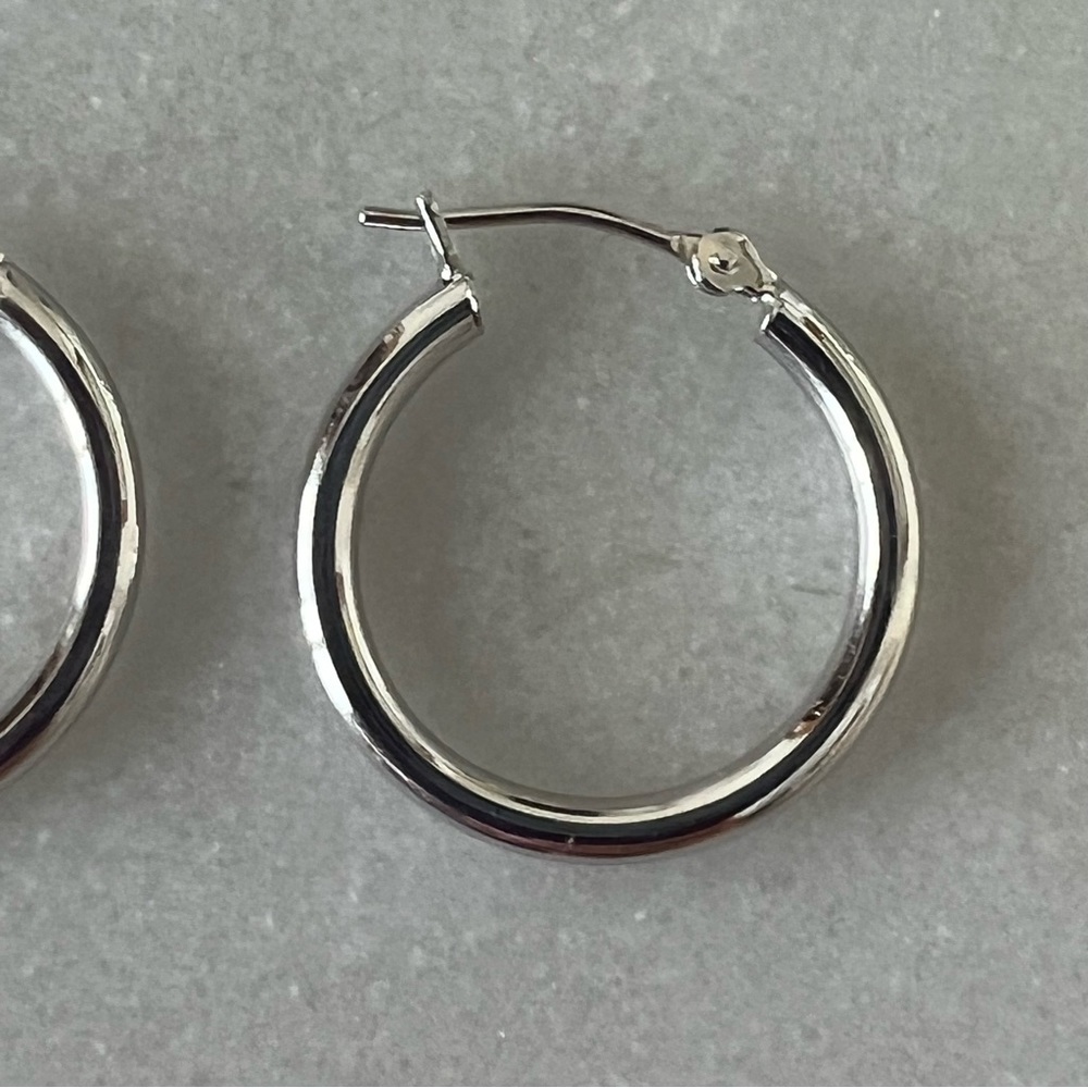 14k Solid White Gold Glossy Thin Hoop Earrings - Picture 5 of 13